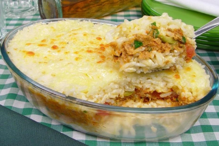 Arroz cremoso com atum, um refeição completa com rapidez