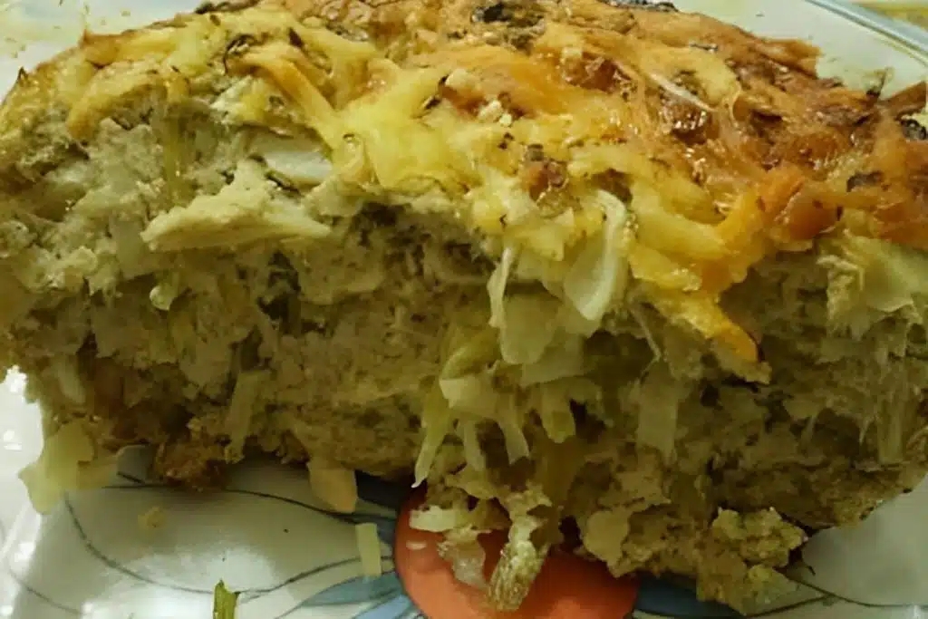 Torta cremosa de repolho com sardinha, um prato leve e delicioso para os dias de verão