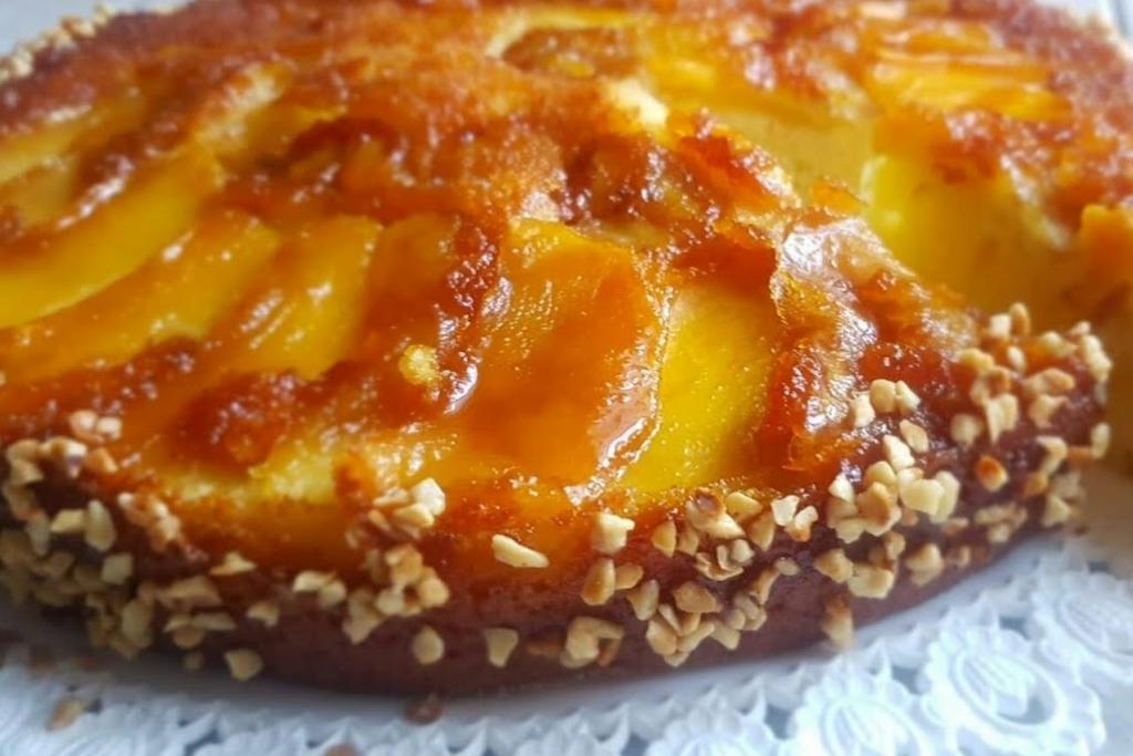 Bolo de maçã e amêndoa caramelizado, não vai sobrar nenhuma fatia dessa delícia