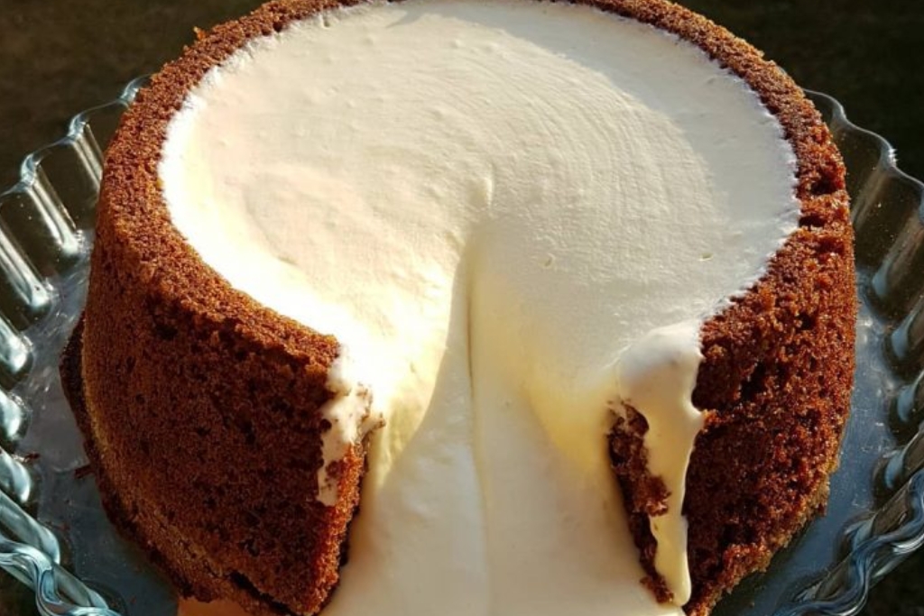 Bolo piscina de chocolate com leite em pó, só de olha da água na boca de qualquer um