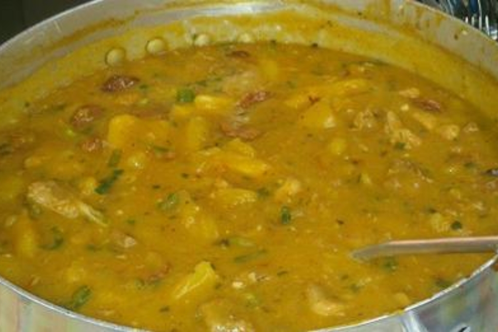 Caldo de Mandioca com costela com sabor de fazenda delicioso Caldo de Mandioca com costela com sabor de fazenda delicioso