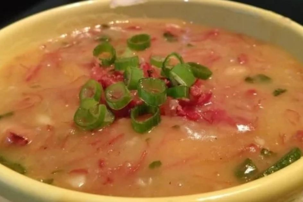 Caldo de mandioca com carne seca, super cremosa para aqueles dias de frio