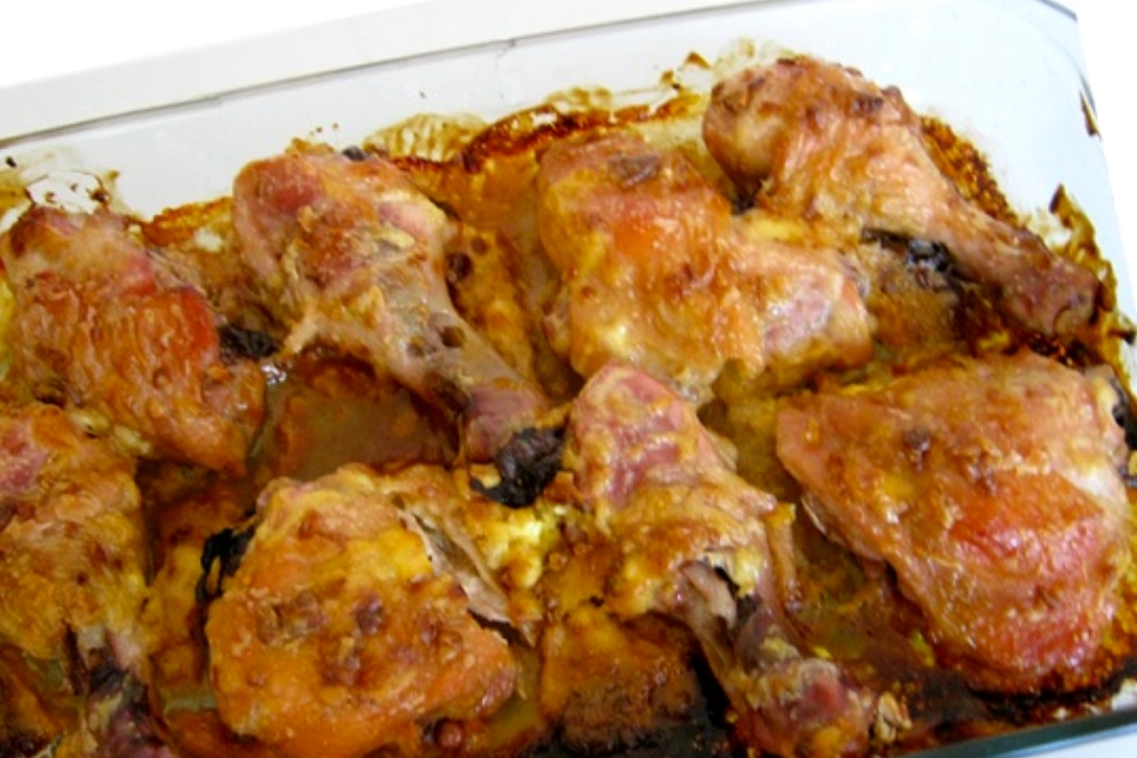 Coxa de frango assada, leva apenas 3 ingredientes e você vai ter um resultado como nunca antes