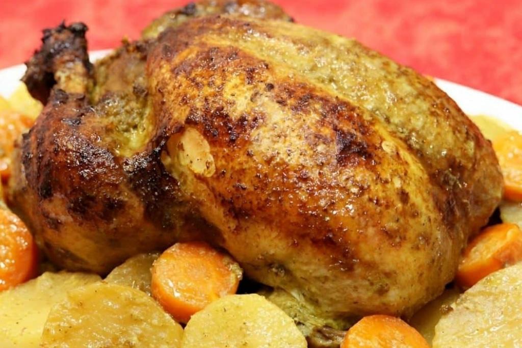 Frango assado e recheado de natal, receitinha perfeita pra você servir na refeição em família