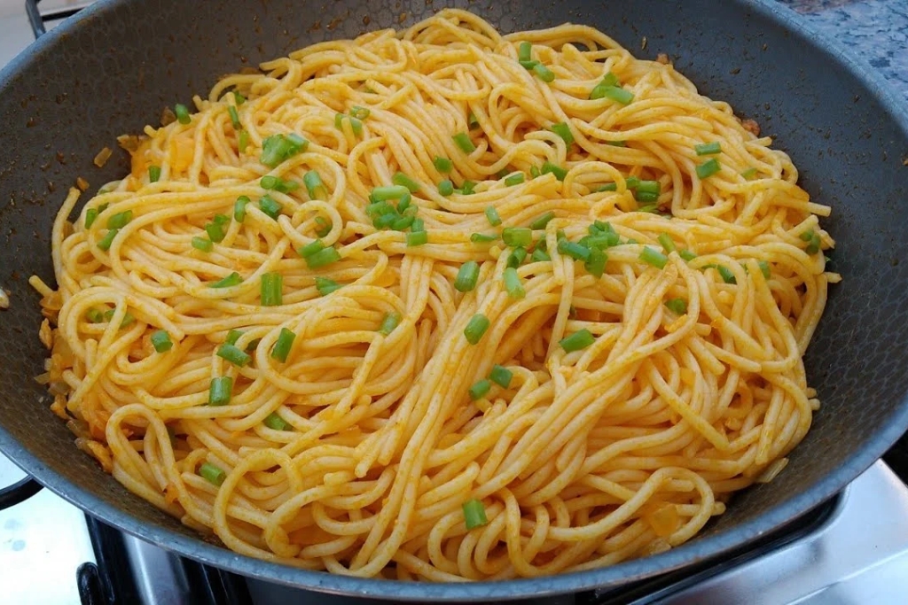 Macarrão na manteiga, receita para refeição rápida e fácil