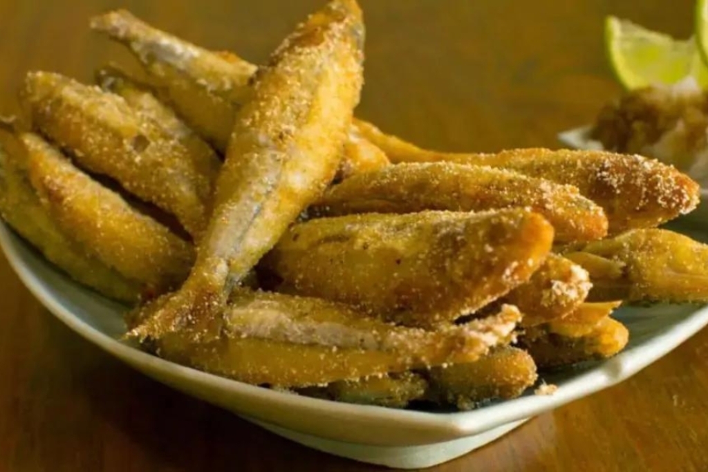 Manjuba frita com parmesão, receitinha especial da roça, faça aí! Manjuba frita com parmesão, receitinha especial da roça, faça aí!