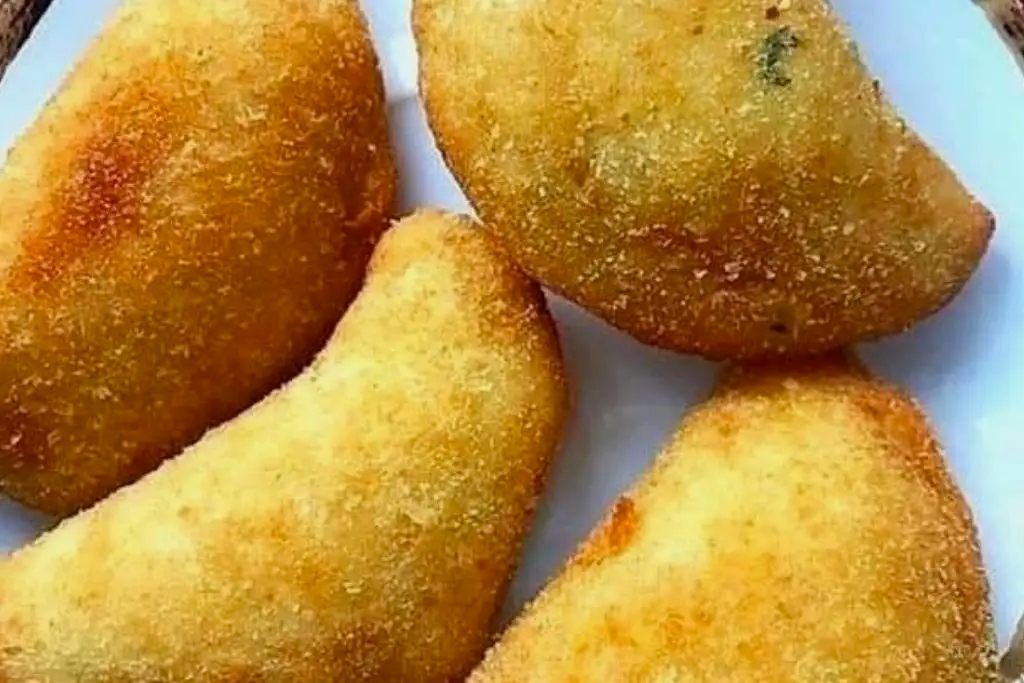 Massa de risoles econômica prática e deliciosa com recheio que preferir