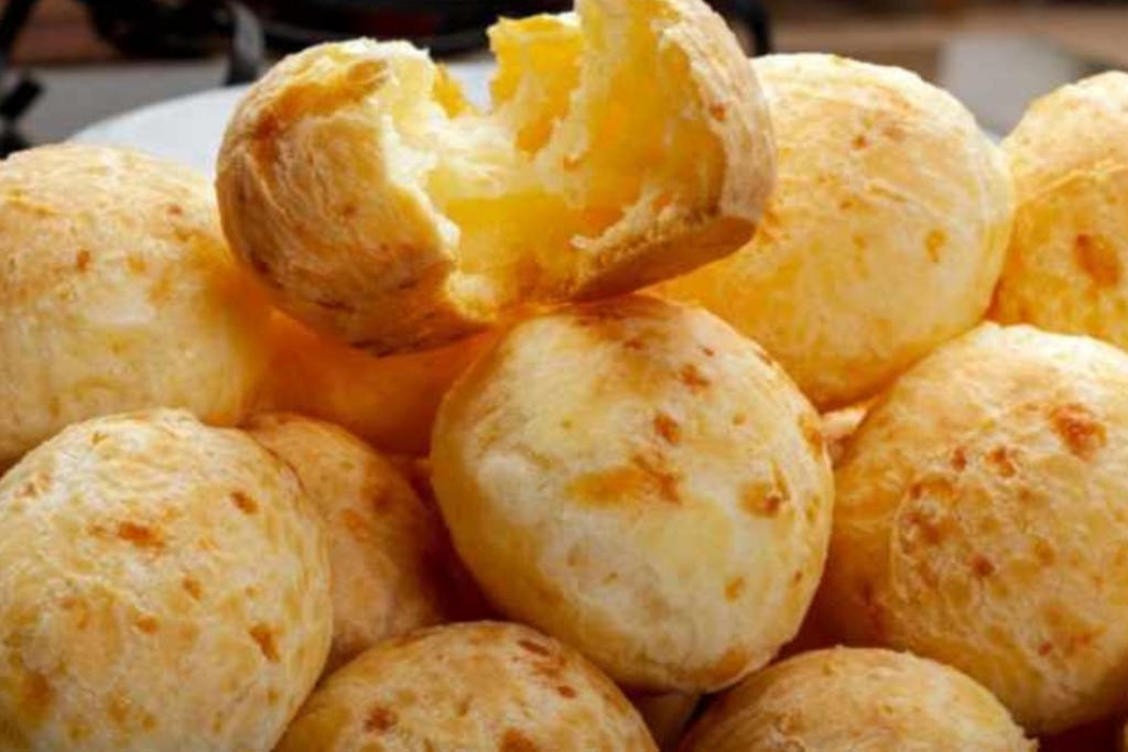 Pão de queijo de liquidificador mega fácil!