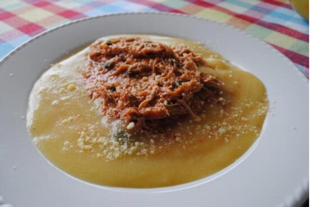 Polenta na panela de pressão não tem erro e particularmente, acho melhor que a tradicional