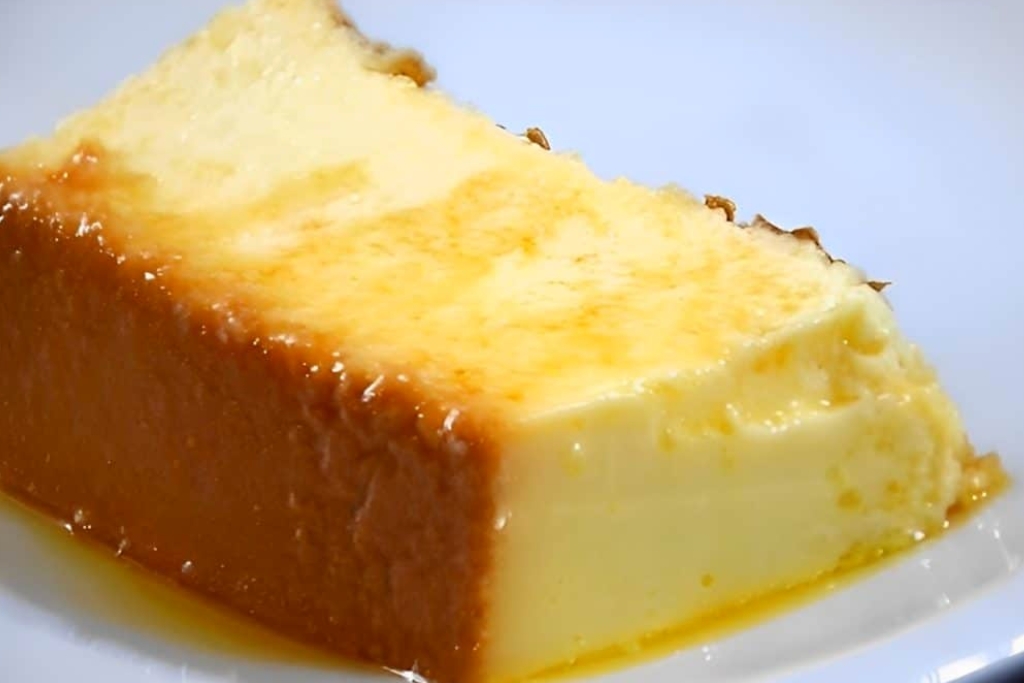 Pudim de abacaxi com calda, simples e delicioso uma sobremesa perfeita para qualquer dia