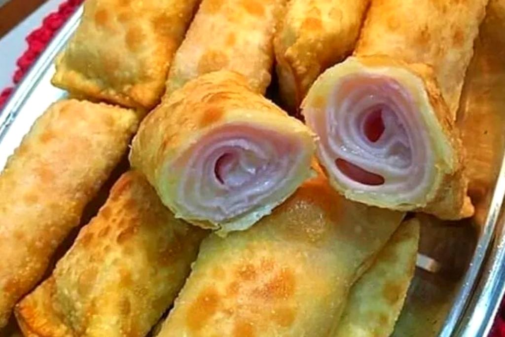 Rolinho de pastel com presunto e mussarela, não há quem resistir esse lanche perfeito