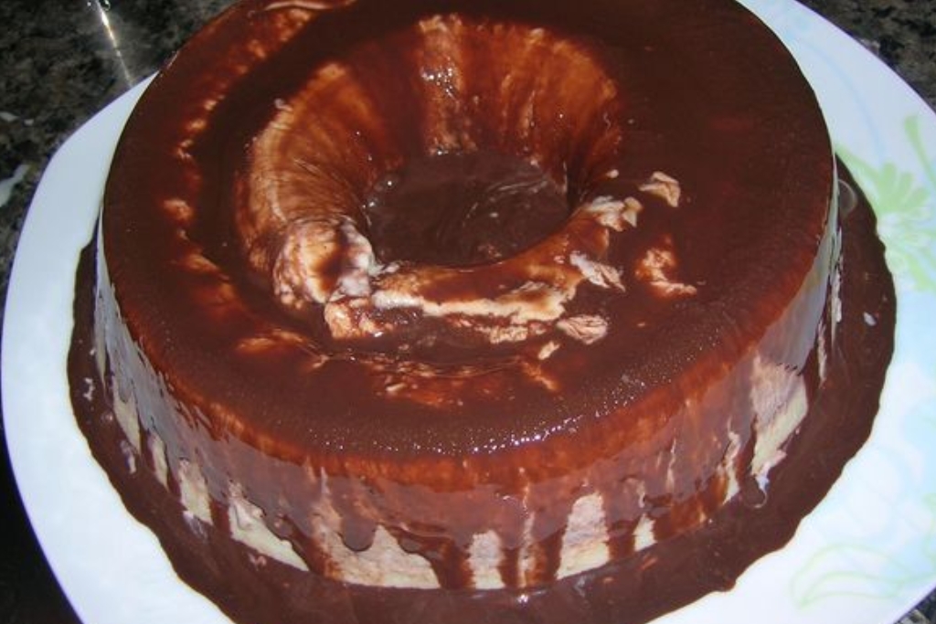 Torta de sorvete fácil, com uma textura extremamente macia que derrete na boca